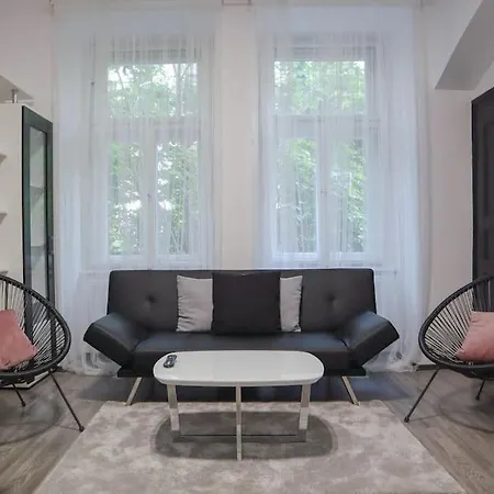 Modern In The Center Of Apartment